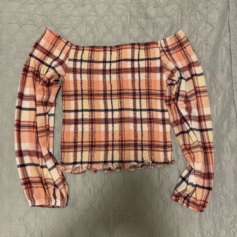 Off the shoulder long sleeve crop top